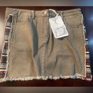 Chelsea and violet frayed hem skirt size M NWT